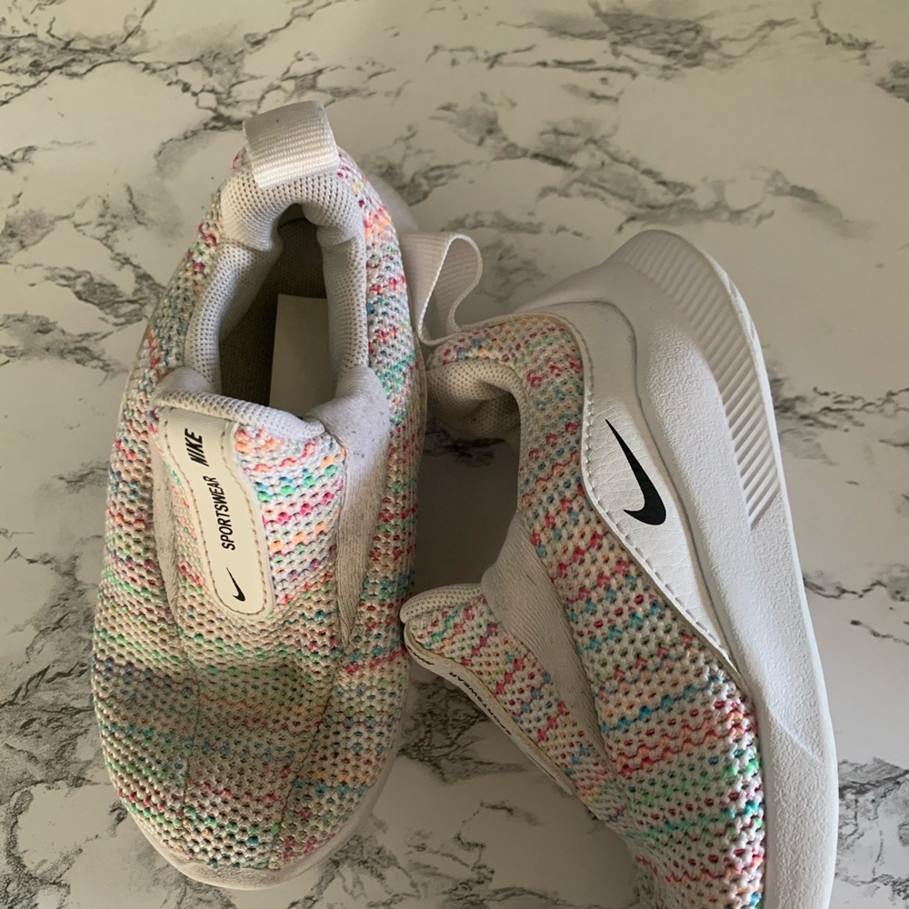 Size 7 toddler Nike shoes